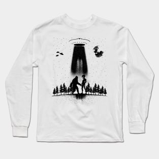 Alien And Bigfoot Ufo Long Sleeve T-Shirt